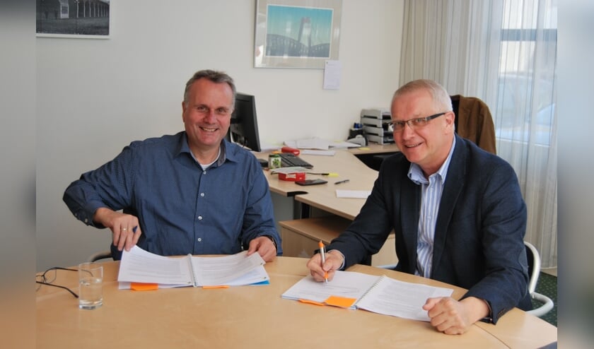 Peter Manders (links), directeur-bestuurder bij Patrimonium, en Roland van der Klauw, directeur stichting Wocozon.