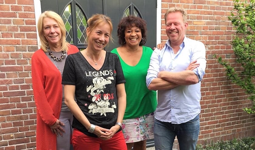 Foto: Penningmeester Lia Pleit, secretaris Yvonne Schults, voorzitter Sher Molly en bestuurslid Sjaak Smeins zijn klaar voor nieuwe burgerinitiatieven...