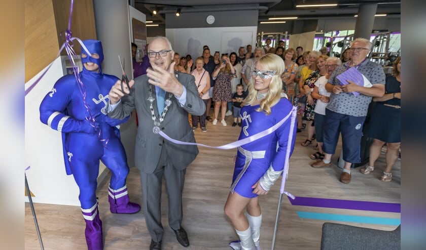 Het lint is doorgeknipt: Anytime Fitness is open.