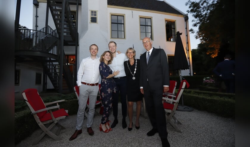Burgemeester Jolanda de Witte met haar gezin.