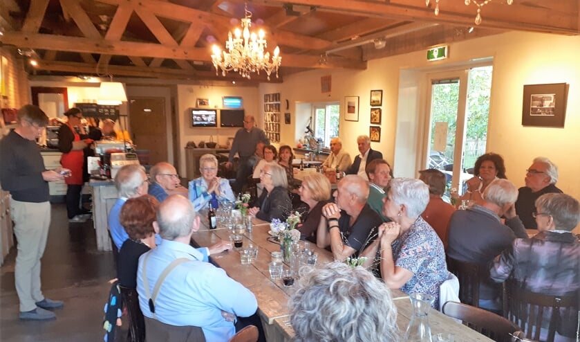 Gezellig samen eten en tussendoor genieten van een mooi verhaal.