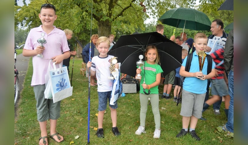 De bekerwinnaars van de eerste viswedstrijd