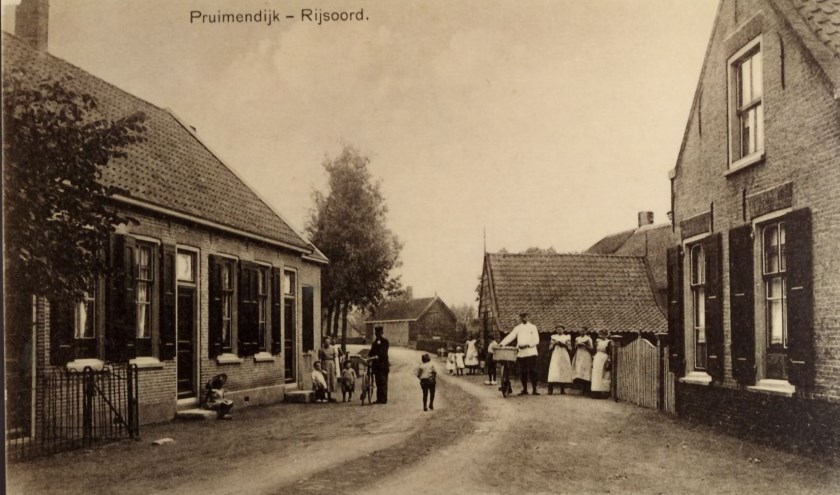 Een oude ansichtkaart van de Pruimendijk