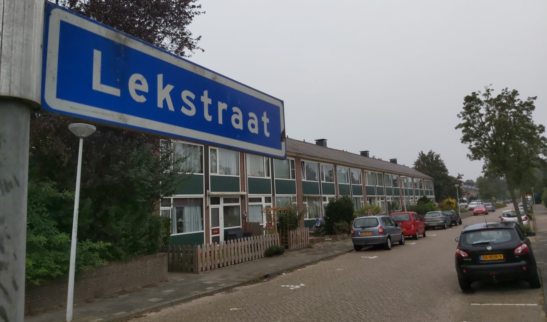 De Lekstraat is volgens de klagers één van de straten waar problemen zijn met de integratie van nieuwkomers. (De woningen op de foto komen niet in het verhaal voor.)