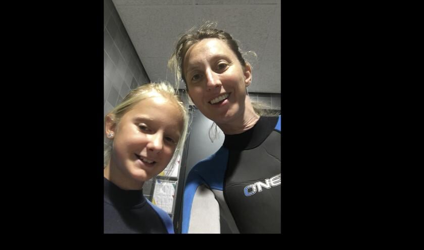 Sanderijn en Nouk Hutten zwemmen mee met Swim to Fight Cancer.