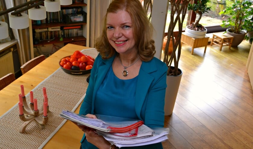 Esther Vermeulen: 'Voor elk boek heb ik wel één of twee ordners vol aantekeningen'.