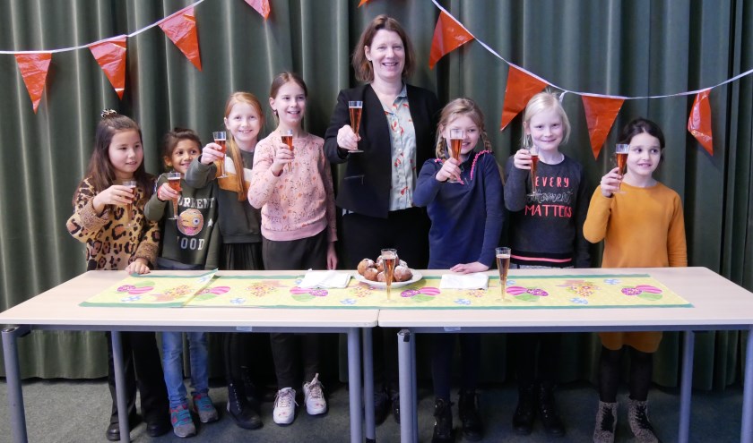 Een toast op het nieuwe jaar bij Harmonievereniging Barendrecht.