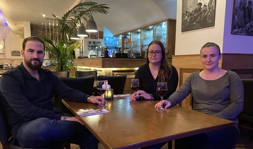 Eigenaren Takis Panos, Fotini en Irini.