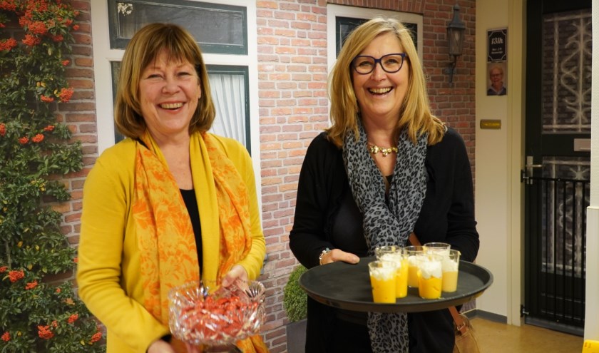 Raadsleden Cicilia Rijsdijk (links) en Els Schaap van Echt voor Barendrecht in Borgstede.