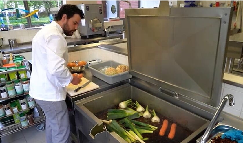 Joery Hollemans in de keuken van de Riederborgh