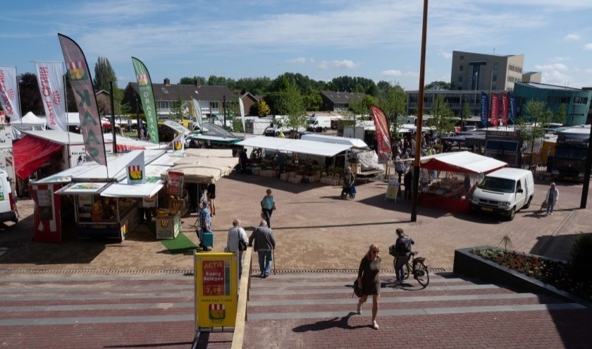 De weekmarkt in het centrum voor de uitbraak van het coronavirus.