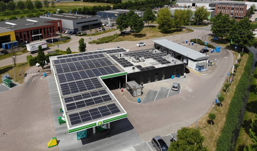 Luchtfoto Ziedewij locatie met zonnepanelen.