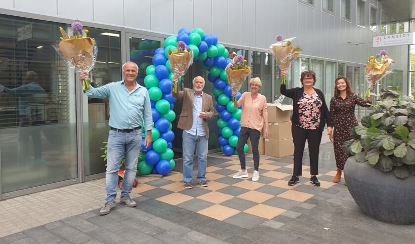 In de bloemen na 25 jaar Akomar Shipping