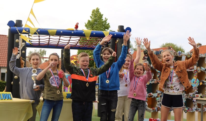 Mitzi, Jip, Luuk, Mats, Maryse, Sophie en Sarah.