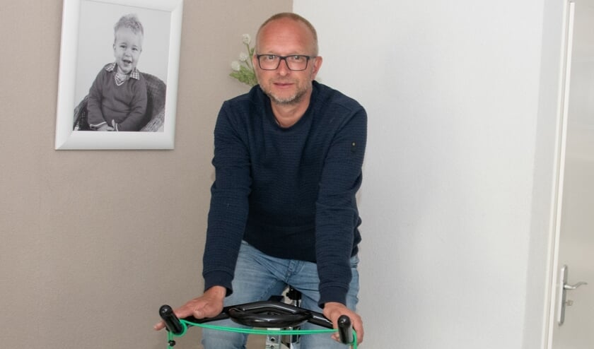 Iedere dag fietst Peter een half uur op de hometrainer.