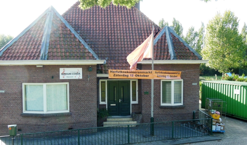 Het spandoek voor de Herfstkoekeloerenmarkt kan dit jaar in de kast blijven