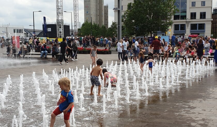 Bedriegertjes op een plein in Londen