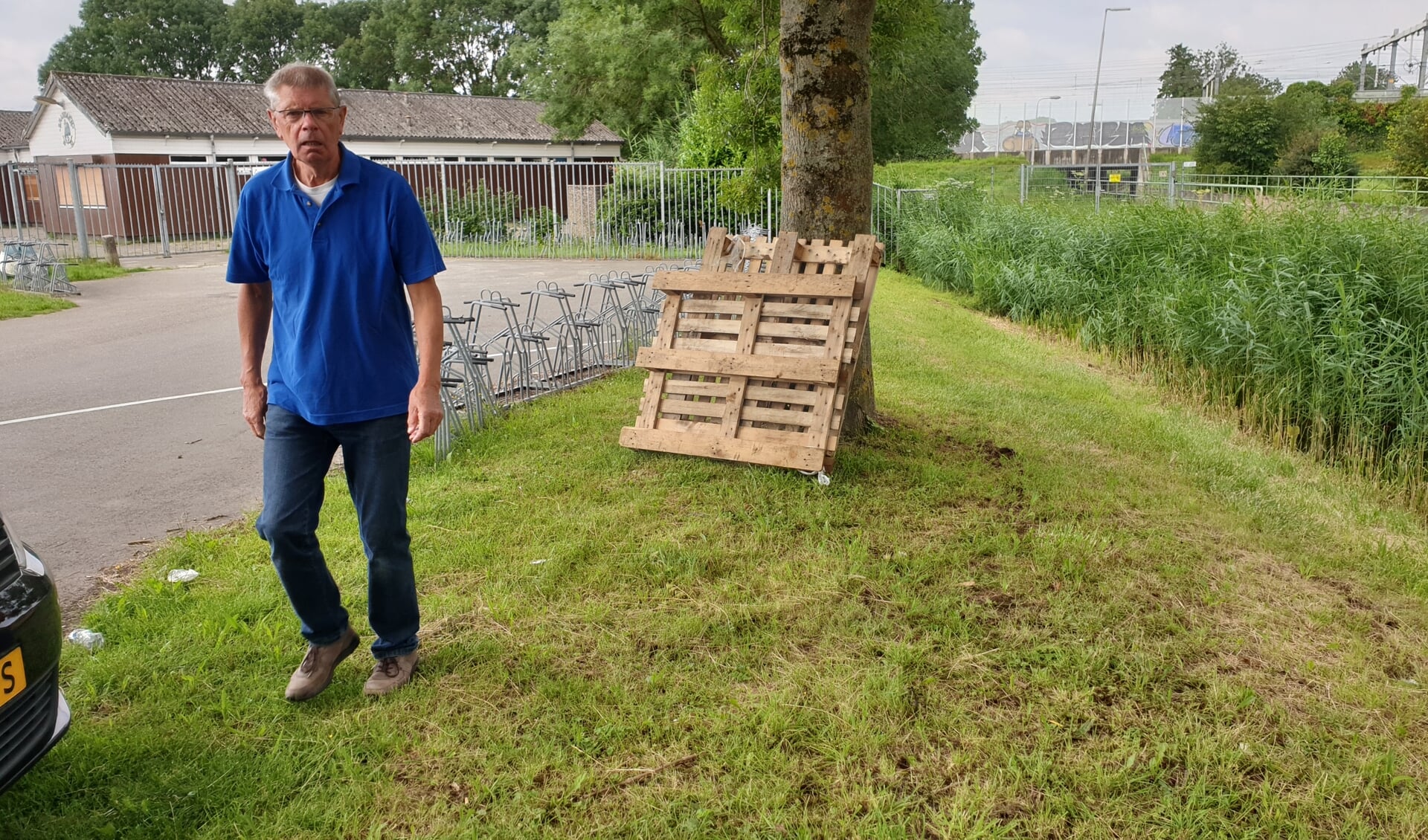 Geert Bos heeft groot zwerfvuil ontdekt: twee pallets. 