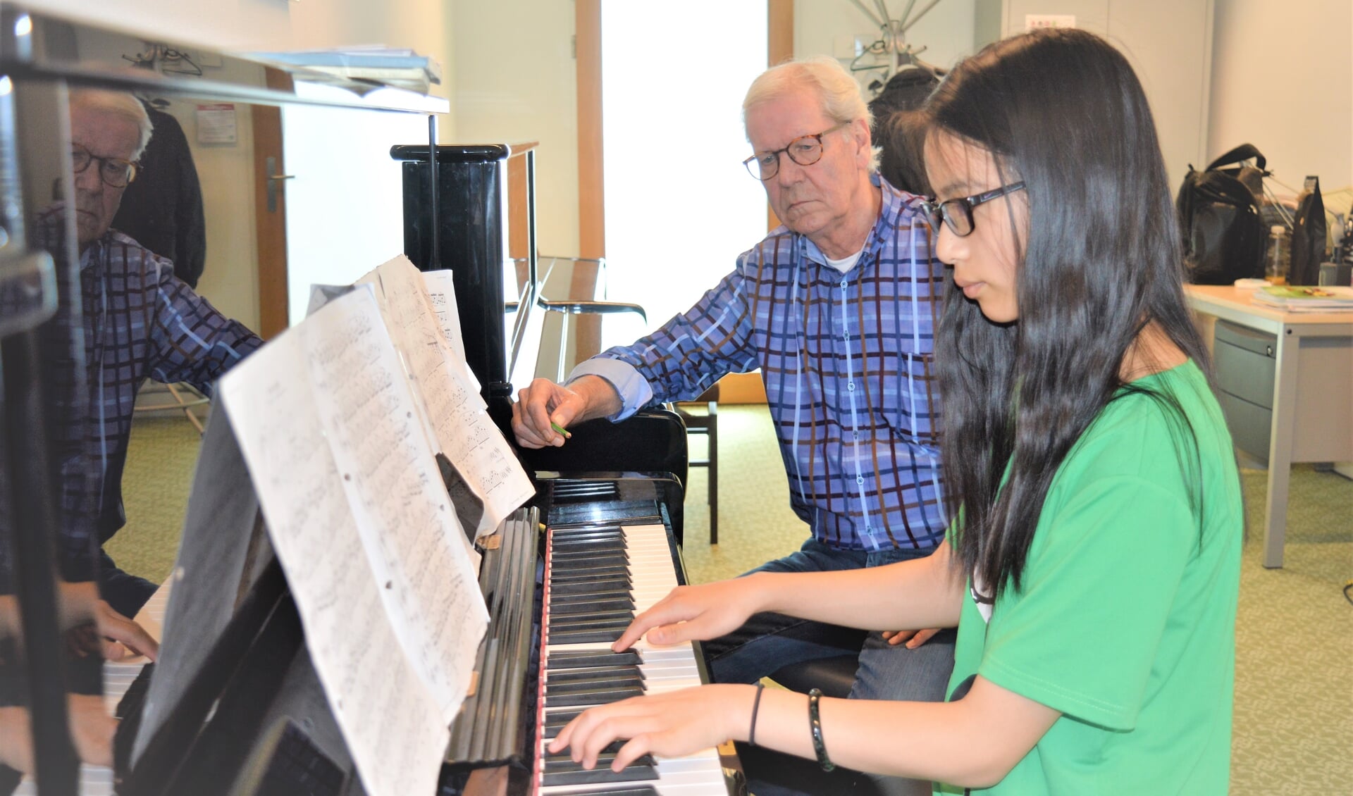 Bernard Zwueste volgt het spel van pianobelofte Manli Zhao