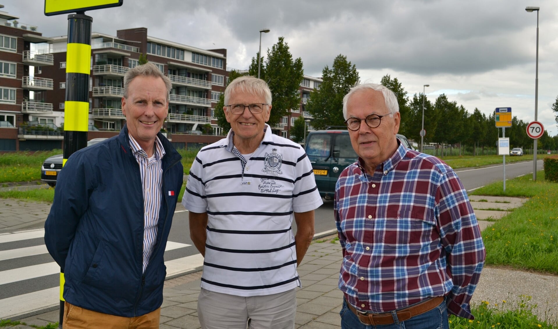 Joep Hompus, Ben Engelen en Leo Harms op de rotonde bij De Kleine Duiker.