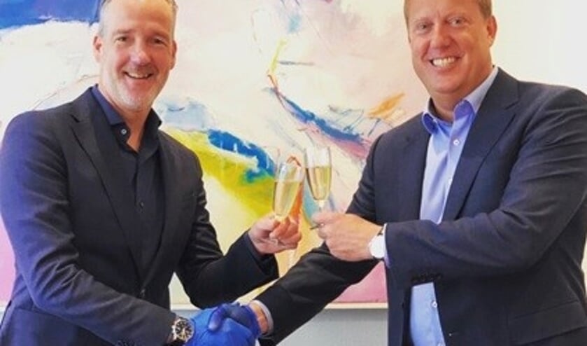 Met gepaste afstand Mark Mommers (Mommers Schoonmaak) en Rogier Mazurel (eigenaar Romaro Schoonmaakgroep)