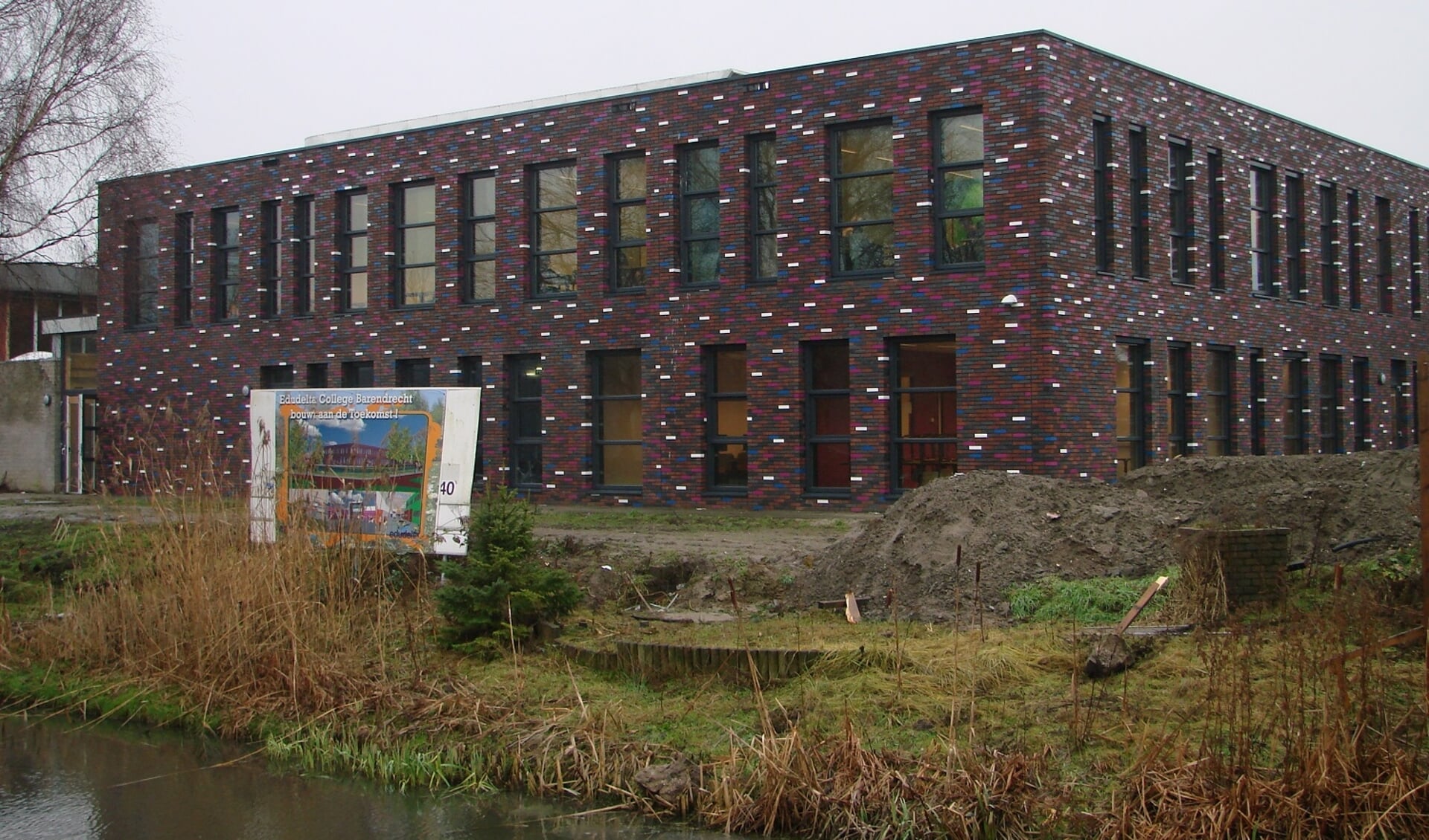 Het voormalige gebouw van Edudelta aan de Dierensteinweg.