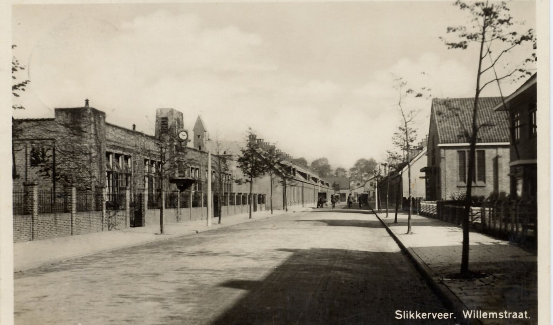 Een foto van hoe de Nutsschool in Slikkerveer er vroeger uit zag. 