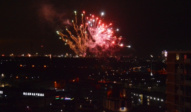 <p>Zelf vuurwerk afsteken dreigt in Ridderkerk aan banden te worden gelegd</p>