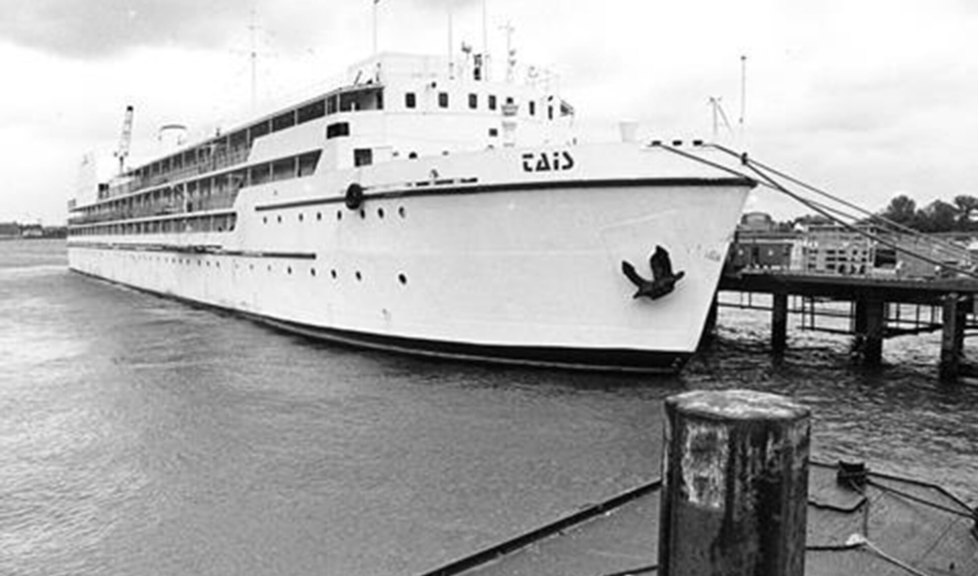 In 1994 lag de hotelboot Tais bij Ridderkerk voor de opvang van asielzoekers