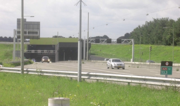 <p>Rijkswaterstaat wil het bouwdok gebruiken bij de renovatie van de Heinenoordtunnel.</p>