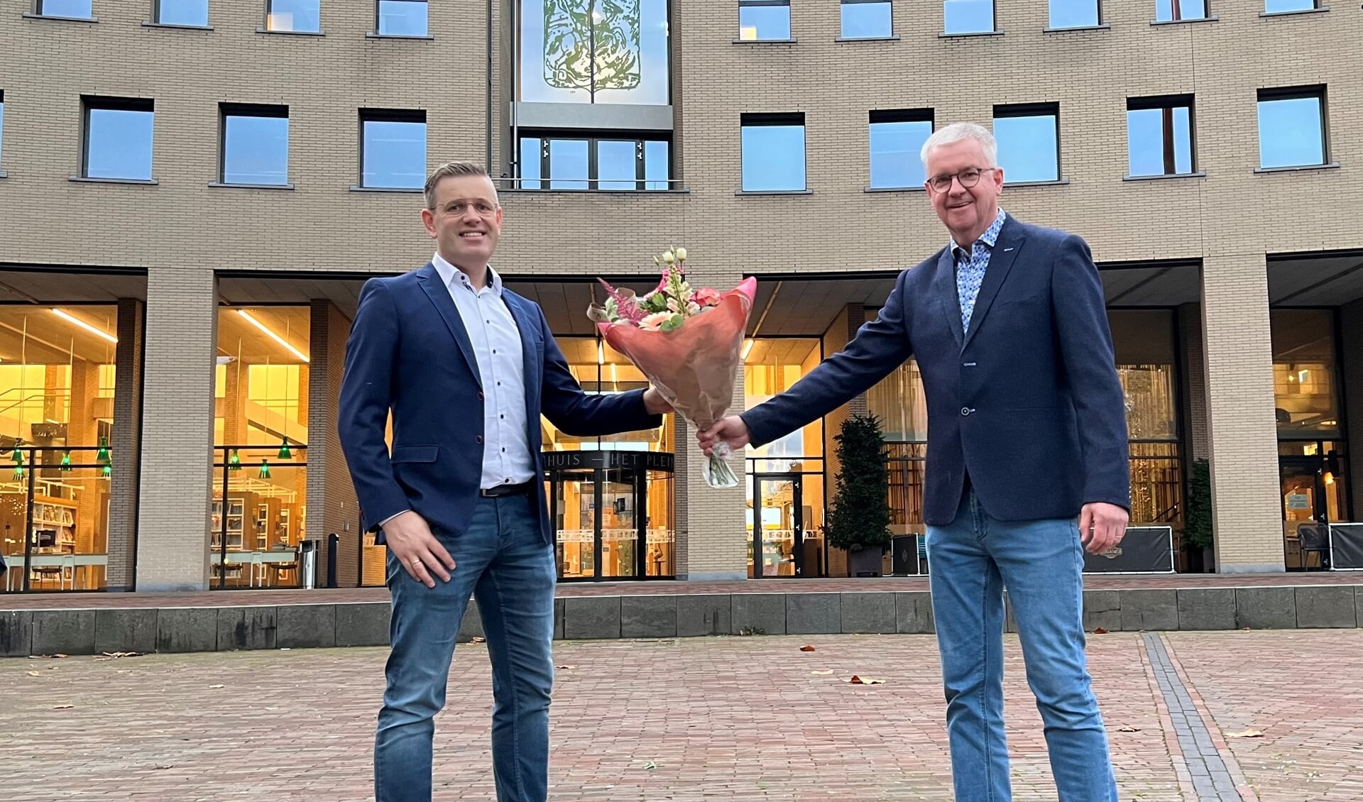 Bloemen voor Robert Kooijman (links)