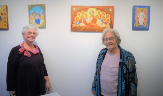 <p>Mieke Mudde en Nellie Toet exposeren met iconen in de Oudheidkamer</p> 