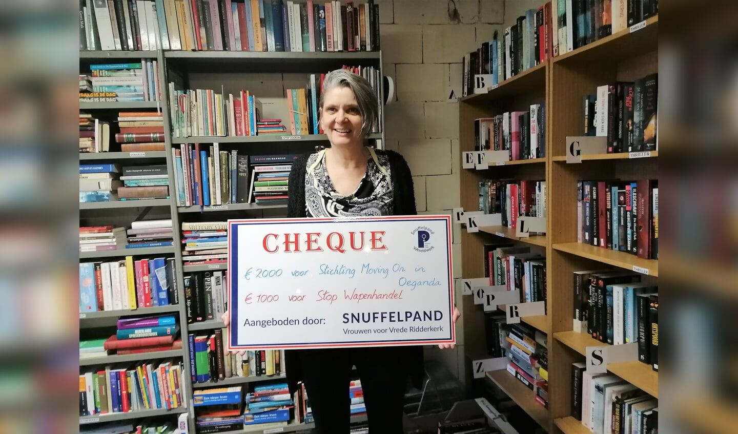 Een cheque van het Snuffelpand voor twee doelen