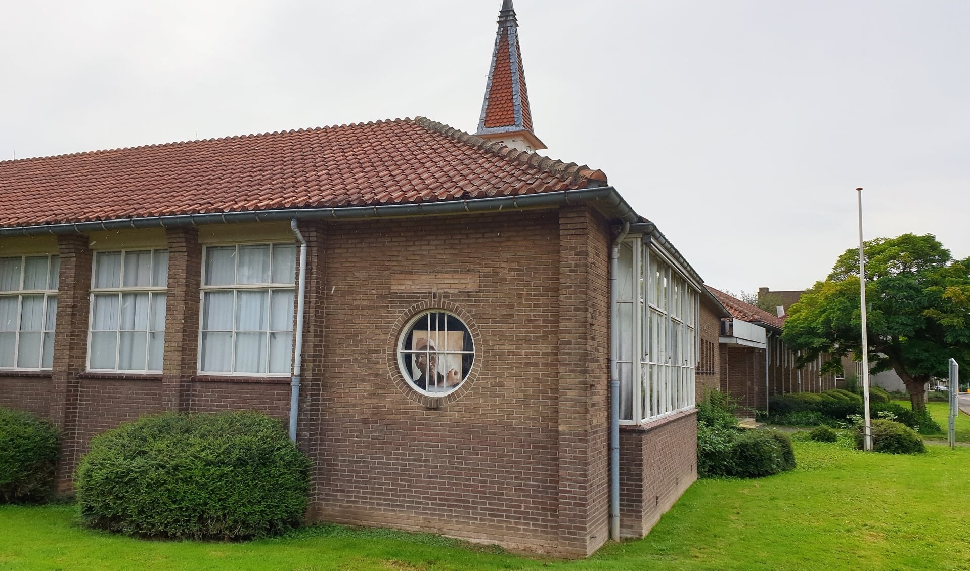 De voormalige huishoudschool aan de Koninginneweg