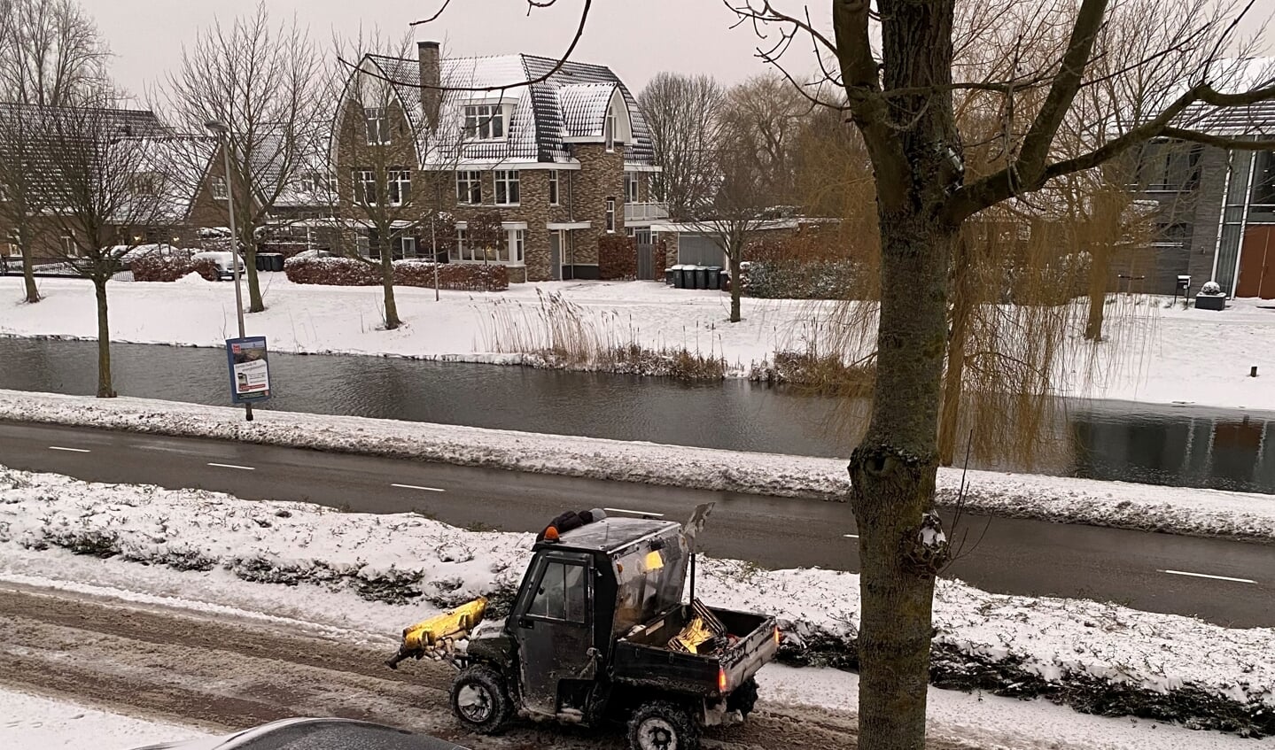 Den Pimpelaer bezorgde de bestellingen met dit sneeuwvoertuig. (foto: Henk Ferdinandus)
