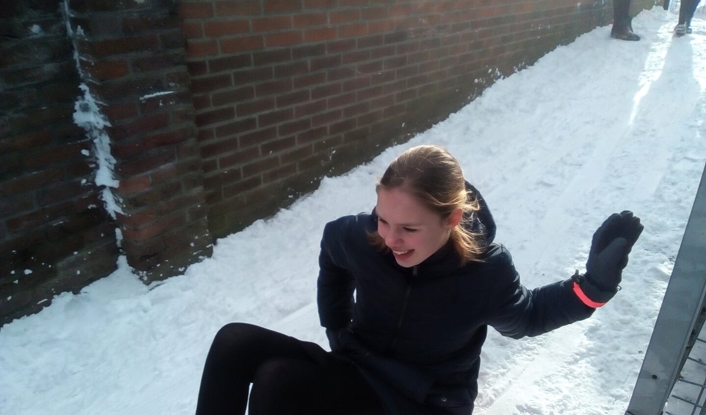 Sneeuwpret op de Rehobothschool. (foto: Arina Mastbergen)