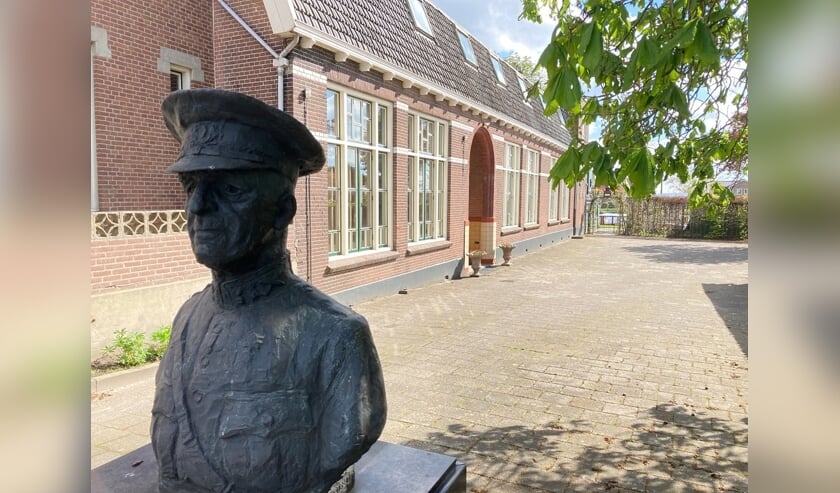 <p>De voormalige school waar op 15 mei 1940 de capitulatie werd getekend.</p>