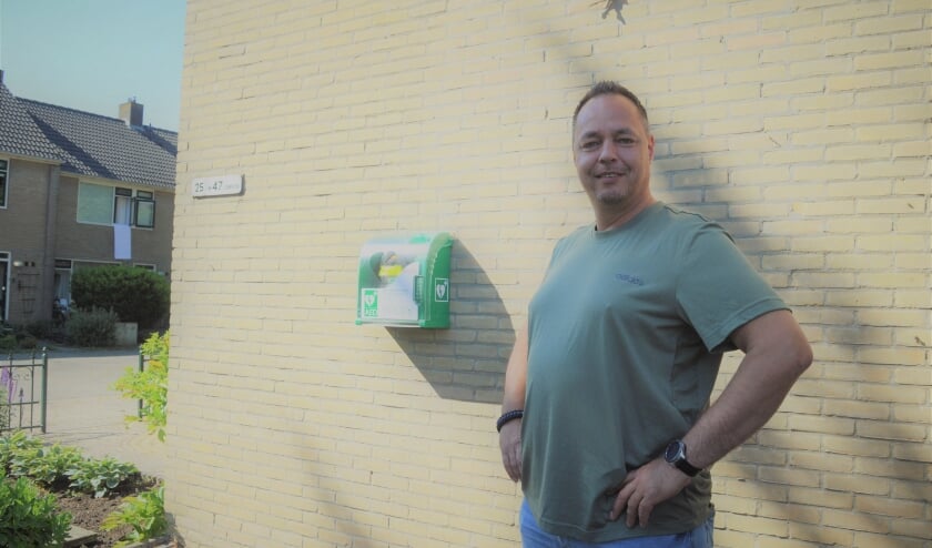 <p>Ferry Tip heeft de AED voor de buurt bij zijn huis weten te krijgen. </p>