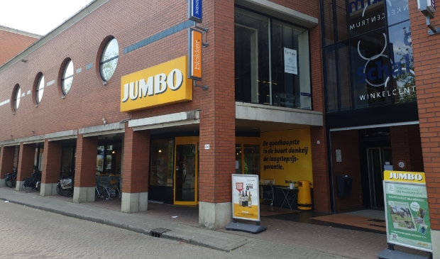 <p>Het pand van Jumbo aan het Onderlangs is te klein. </p>