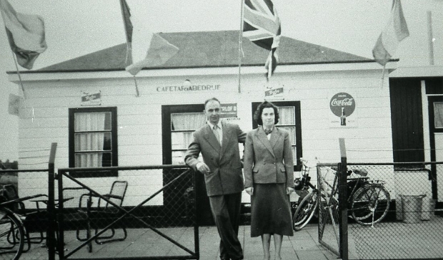<p>Bij cafetaria Van Wingerden verdrong de jeugd zich op zaterdagavonden</p>
