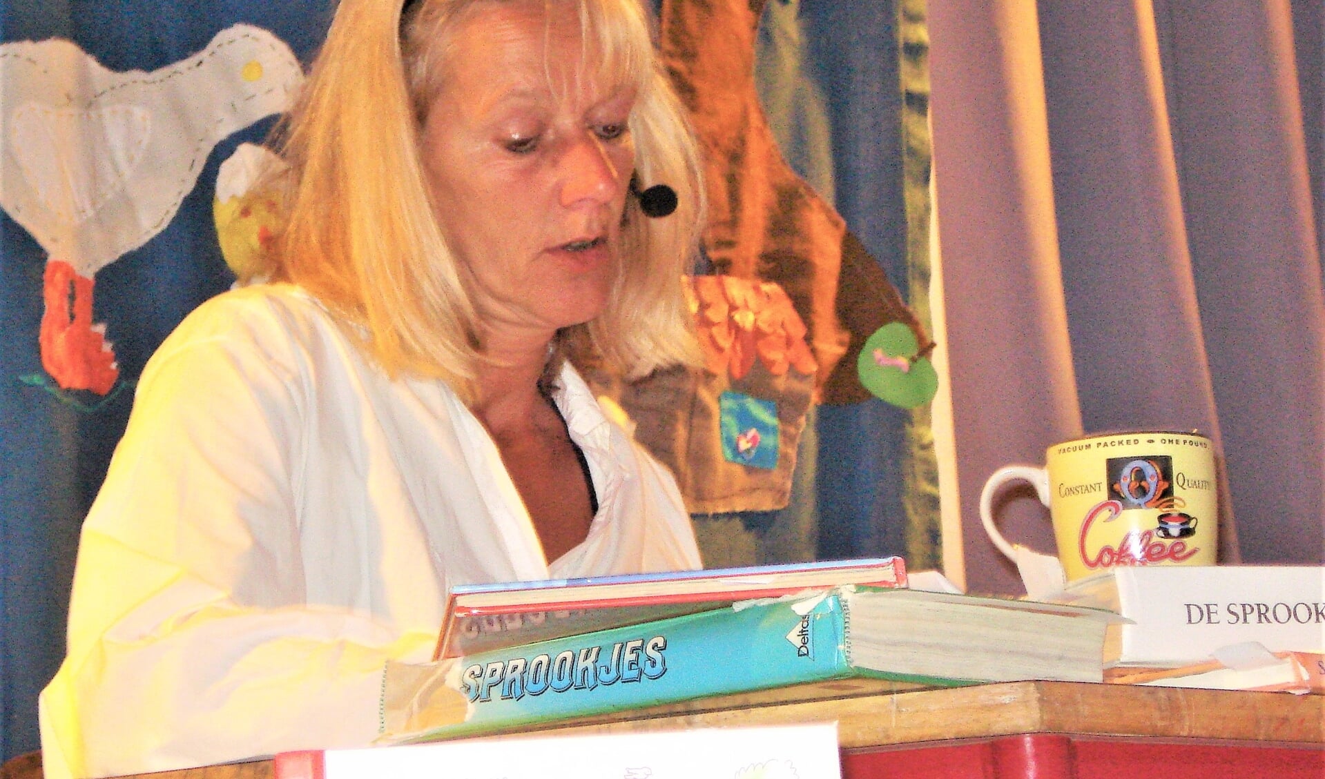Corrie was ieder schooljaar betrokken bij de opening van de Kinderboekenweek, dit werd vaak met een toneelstukje geopend.