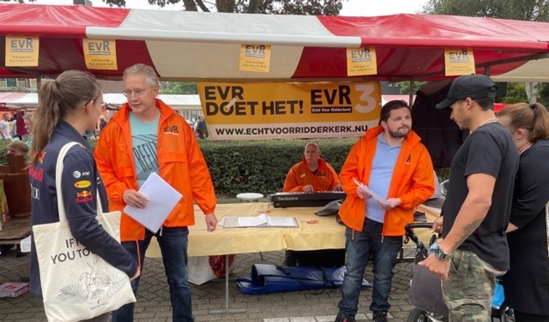 Leden van EvR enquêteerden zaterdag in Slikkerveer