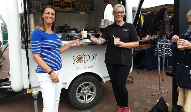 <p>Wethouder Tanja de Jonge en Evelyne Hoogeboom.</p>
