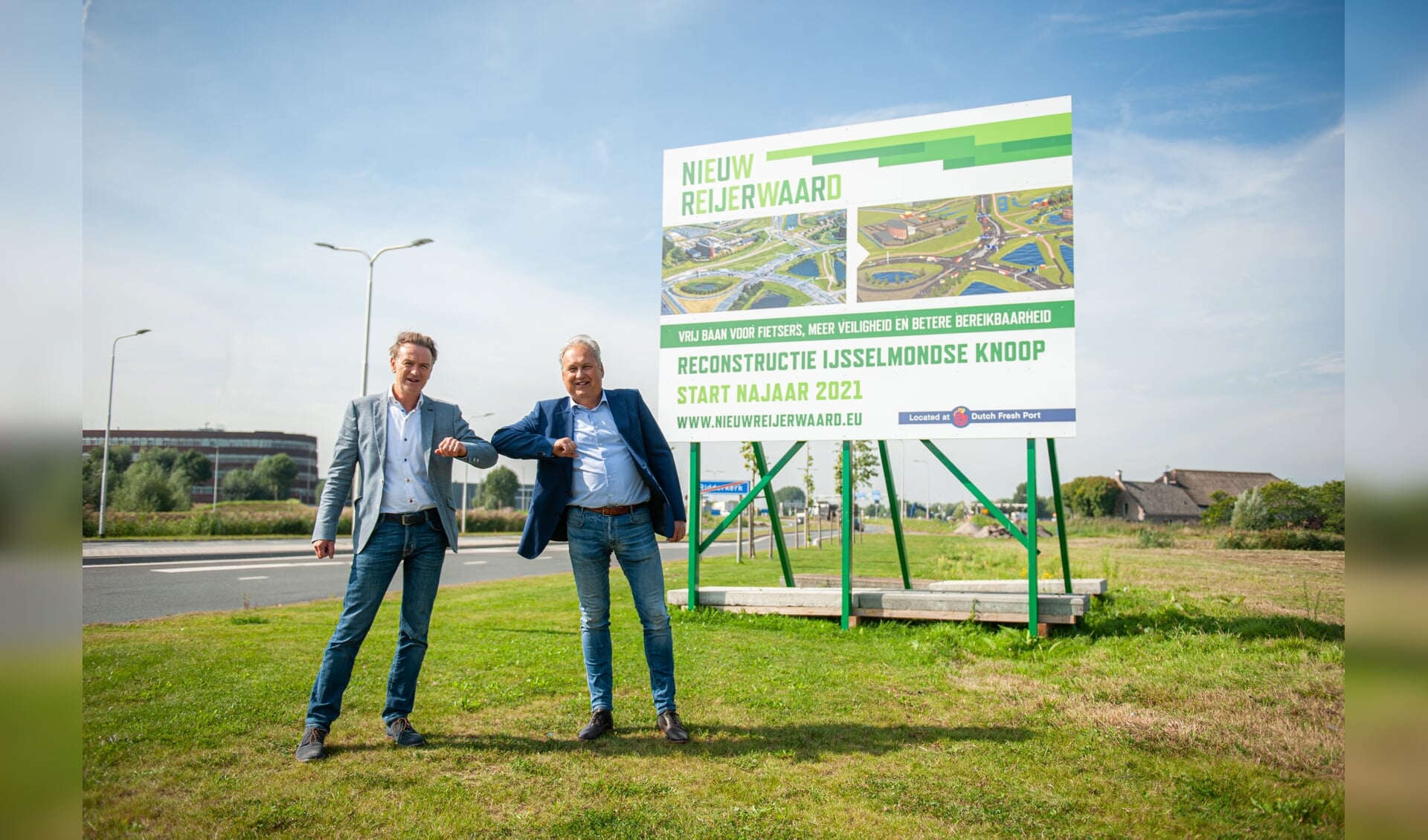 Gert-Jan Metselaar van de GRNR en Pieter Ahsman van KWS bij de aankondiging van de werkzaamheden aan de IJsselmondse Knoop.