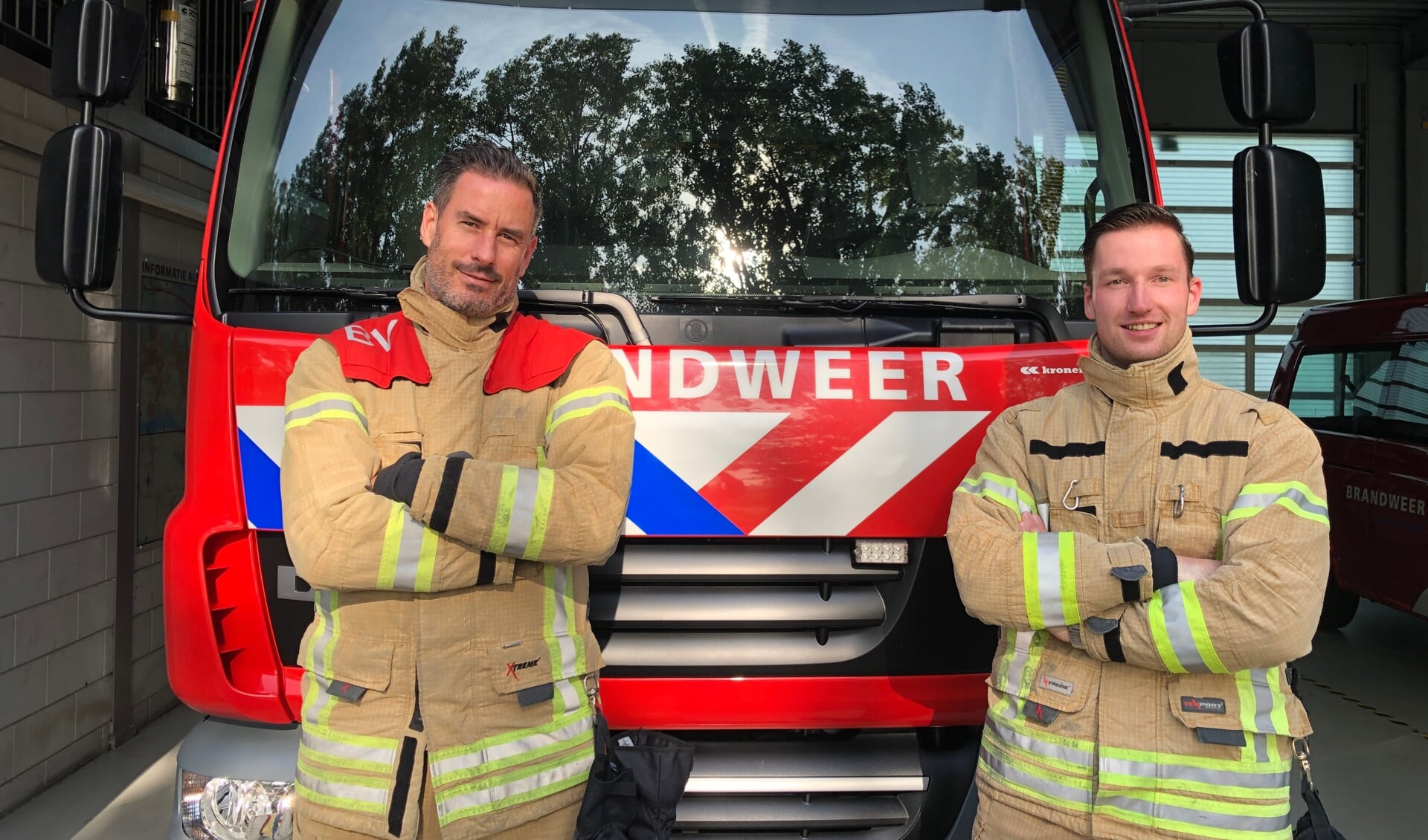 Xander Breuls en Kylian van der Hart werken beiden bij Brandweer Albrandswaard.