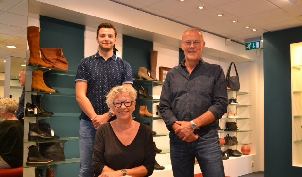 <p>Job Hoogenboom (links), Ida Vijfvinkel en Ad Vijfvinkel.</p>