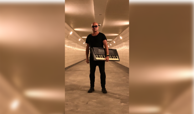 <p>Pieter Keijzer (DJ Spin2Beat) maakt indruk met zijn technobeats</p>