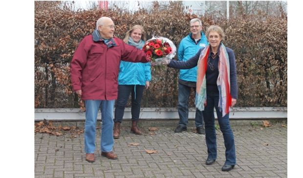 <p>Bloemen voor lijsttrekker Petra van Nes-de Man</p> 