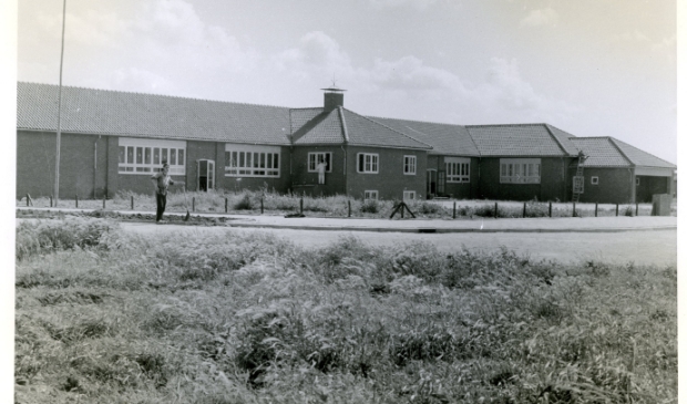 <p>Het gebouw van De Riederwaard in 1953</p>