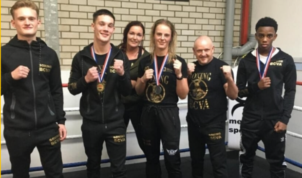 <p>Cas de Korte (trainer), Sven Terpstra, Leonie v Leeuwen (trainster), Stacey Rietveld, Chris de Korte (trainer), Joshua Bloem.</p>